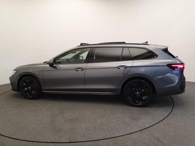 Volkswagen PASSAT Variant 1.5 eHybrid 272pk DSG/AUT R-Line Wegklapbare trekhaak, Panoramadak, Leder
