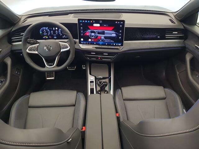 Volkswagen PASSAT Variant 1.5 eHybrid 272pk DSG/AUT R-Line Wegklapbare trekhaak, Panoramadak, Leder