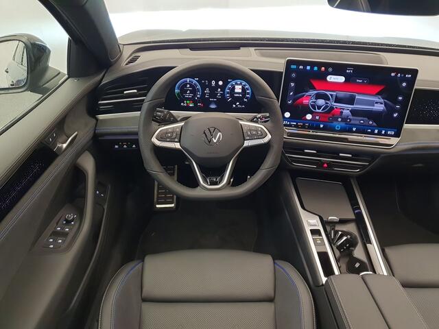 Volkswagen PASSAT Variant 1.5 eHybrid 272pk DSG/AUT R-Line Wegklapbare trekhaak, Panoramadak, Leder