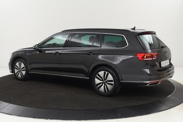 Volkswagen PASSAT 1.4 TSI GTE | Stoelverwarming | Carplay | Adaptive cruise | Camera | Full LED | Navigatie | Side Assist