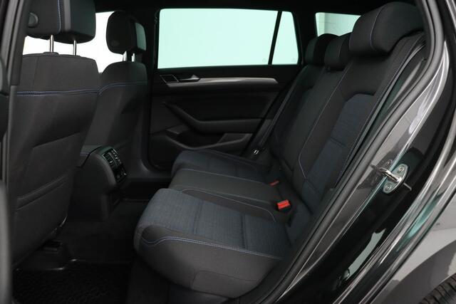 Volkswagen PASSAT 1.4 TSI GTE | Stoelverwarming | Carplay | Adaptive cruise | Camera | Full LED | Navigatie | Side Assist