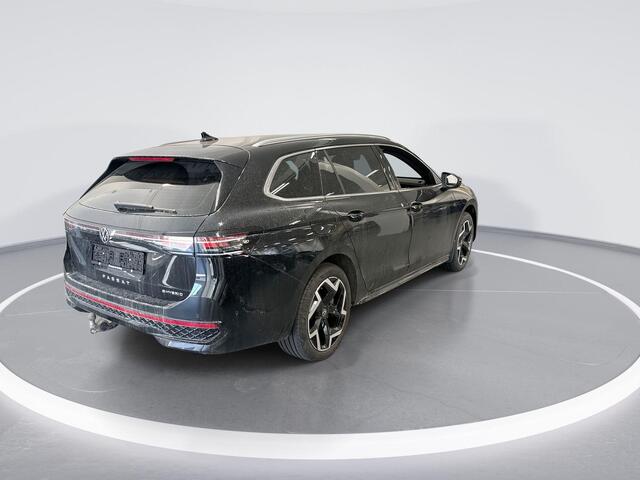 Volkswagen PASSAT Variant 1.5 eHybrid 272pk DSG R-Line Edition · Keyless · Massage · Camera · Elek. trekhaak · Elek. Achterklep · 18'' Inch ·