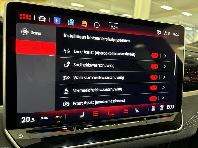 Volkswagen PASSAT Variant 1.5 eHybrid 272pk DSG R-Line Edition · Keyless · Massage · Camera · Elek. trekhaak · Elek. Achterklep · 18'' Inch ·