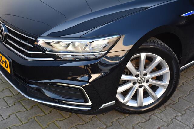 Volkswagen PASSAT Variant 1.4 TSI PHEV GTE | ACC | Camera | Stoel Verwarming |
