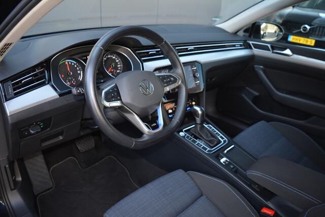Volkswagen PASSAT Variant 1.4 TSI PHEV GTE | ACC | Camera | Stoel Verwarming |