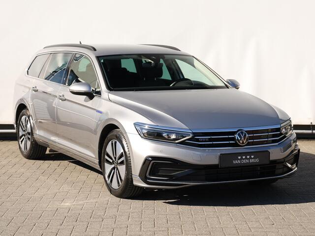 Volkswagen PASSAT 1.4 TSI PHEV GTE Business 218pk DSG | LED | Navigatie | Head up display | Side assist | Stoelverwarming | Camera |