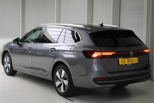 Volkswagen PASSAT Variant 1.5 eTSI Business DSG Navigatie | Head Up Display | Keyless Entry | Elektrisch bediende achterklep | DCC
