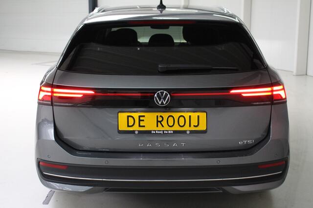 Volkswagen PASSAT Variant 1.5 eTSI Business DSG Navigatie | Head Up Display | Keyless Entry | Elektrisch bediende achterklep | DCC