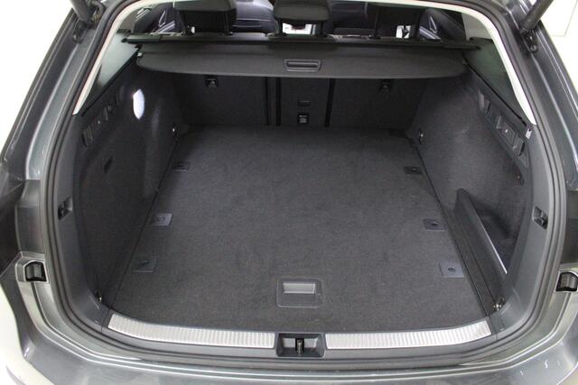 Volkswagen PASSAT Variant 1.5 eTSI Business DSG Navigatie | Head Up Display | Keyless Entry | Elektrisch bediende achterklep | DCC
