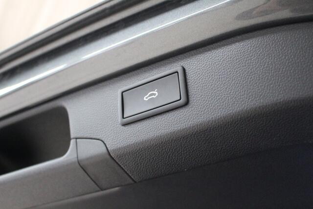 Volkswagen PASSAT Variant 1.5 eTSI Business DSG Navigatie | Head Up Display | Keyless Entry | Elektrisch bediende achterklep | DCC