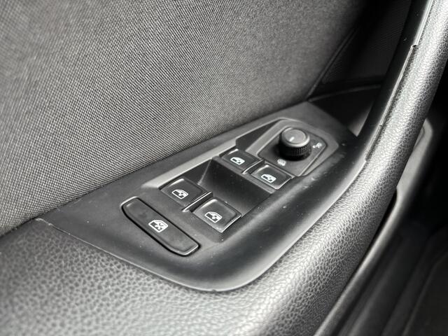 Volkswagen PASSAT Variant 1.4 TSI GTE Connected Series | Afn. Trekhaak | Stoel Verwarming | Navigatie |