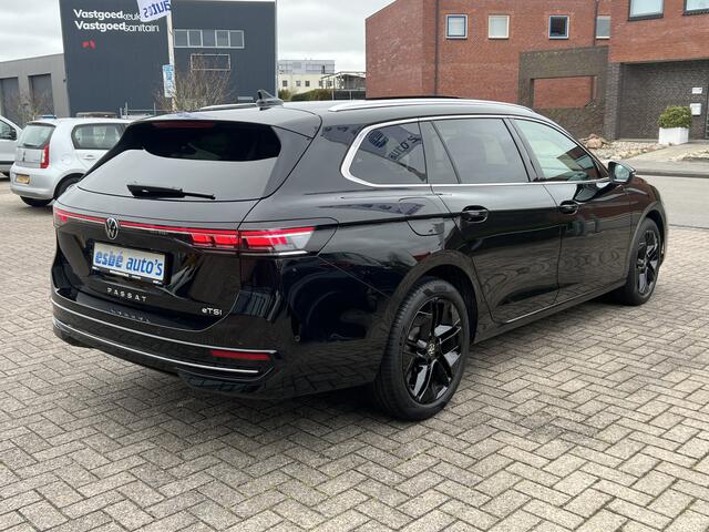Volkswagen PASSAT Variant 1.5 eTSI 150 pk Dsg Elegance Business Navi Pro Panoramadak Trekhaak IQ Light Leder Elek Stoelen + Verwamring + Koeling + Massage 18 Inch Getint Glas 360 Camera Vol Btw