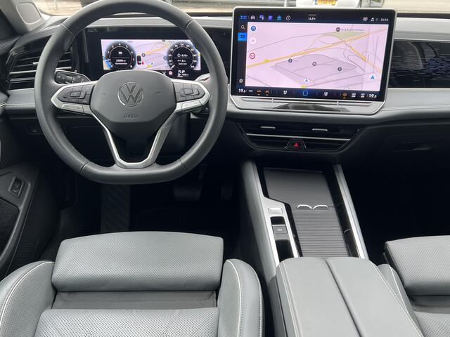 Volkswagen PASSAT Variant 1.5 eTSI 150 pk Dsg Elegance Business Navi Pro Panoramadak Trekhaak IQ Light Leder Elek Stoelen + Verwamring + Koeling + Massage 18 Inch Getint Glas 360 Camera Vol Btw