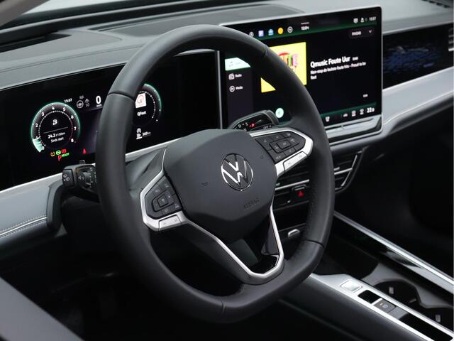 Volkswagen PASSAT Variant 1.5 eTSI Elegance Business | Panoramadak | Leder | Trekhaak | Interieur Plus | Assistance Plus | Design Plus | Multimedia Plus |