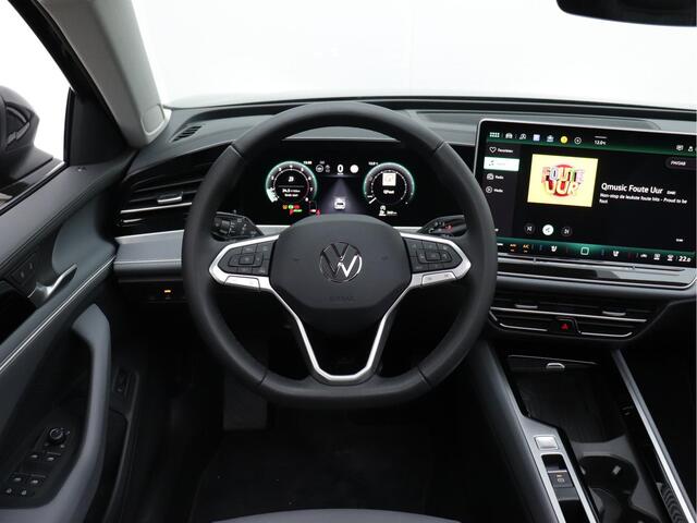 Volkswagen PASSAT Variant 1.5 eTSI Elegance Business | Panoramadak | Leder | Trekhaak | Interieur Plus | Assistance Plus | Design Plus | Multimedia Plus |