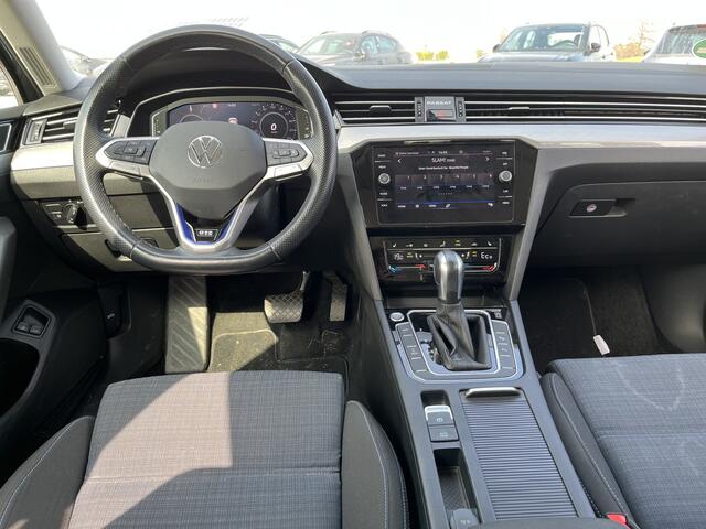 Volkswagen PASSAT Variant 1.4 TSI PHEV GTE Business / AUTOMAAT/ 17" LMV/ CLIMA/ ADAPT. CRUISE/ DAB/ NAVI/ APP-CONNECT/ PARK. SENSOREN + CAMERA/ BLUETOOTH/ LED/ DIGITAL DASH