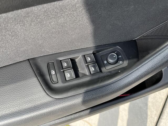 Volkswagen PASSAT Variant 1.4 TSI PHEV GTE Business / AUTOMAAT/ 17" LMV/ CLIMA/ ADAPT. CRUISE/ DAB/ NAVI/ APP-CONNECT/ PARK. SENSOREN + CAMERA/ BLUETOOTH/ LED/ DIGITAL DASH