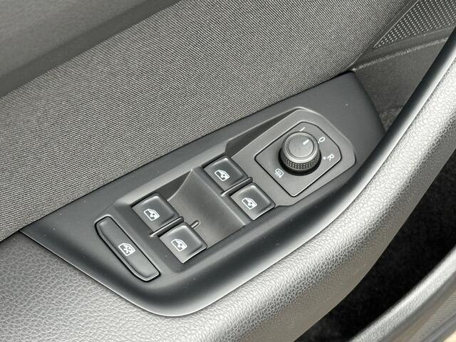 Volkswagen PASSAT Variant 1.5 TSI 150pk DSG Business | Ergo stoel | Camera | Head up | Carplay | Rijklaar incl. 1 jaar Bovag garantie