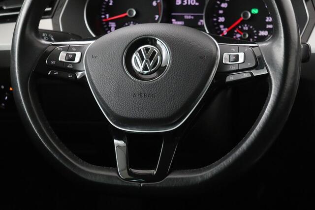 Volkswagen PASSAT 1.4 TSI Comfortline | Carplay | Trekhaak | Adaptive cruise | Full LED | Navigatie | Climate control | PDC | Getint glas