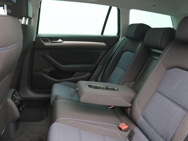 Volkswagen PASSAT Variant 1.4 TSI PHEV GTE Business 218PK DSG virtual cockpit, trekhaak, 360gr. camera, keyless, massagestoel, inklapbare spiegels, adaptive cruise, side assist, stoelverwarming, 17" lichtmetaal