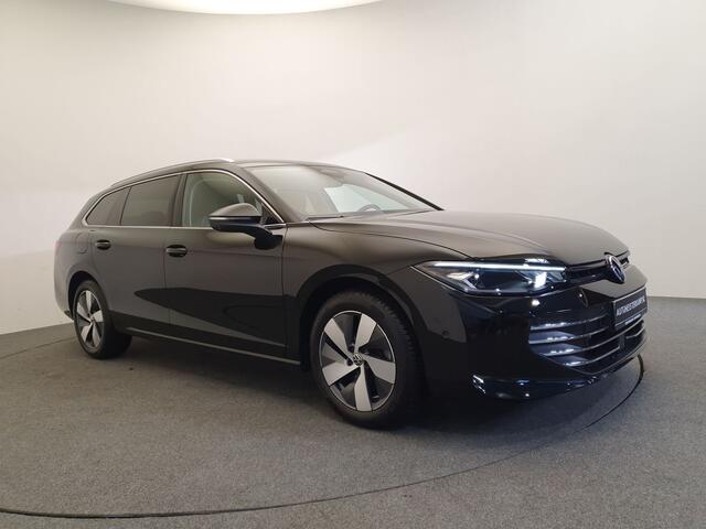 Volkswagen PASSAT Variant 1.5 eTSI 150pk DSG/AUT Business Nieuw Model, Wegklapbare trekhaak, 360° camera,