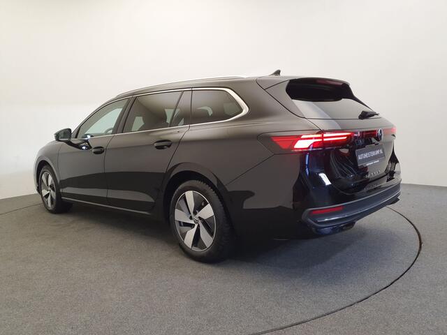 Volkswagen PASSAT Variant 1.5 eTSI 150pk DSG/AUT Business Nieuw Model, Wegklapbare trekhaak, 360° camera,