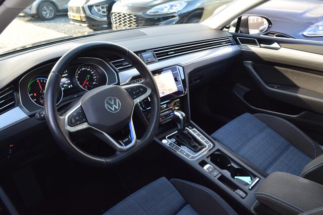 Volkswagen PASSAT Variant 1.4 TSI PHEV GTE | Dealer Onderhouden | Pano | Trekhaak |