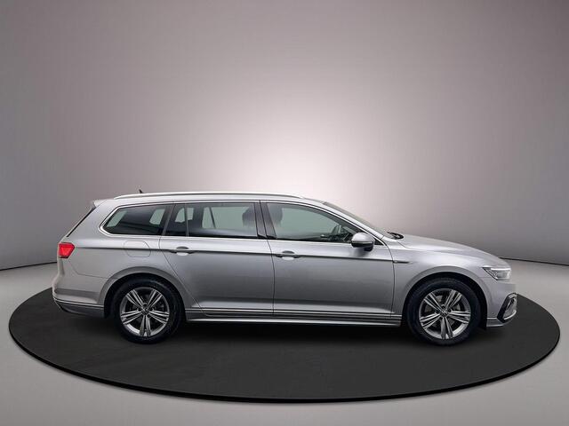 Volkswagen PASSAT Variant R-Line Business 1.5 TSI 150pk DSG Automaat Trekhaak, Achteruitrijcamera, LED matrix koplampen, Adaptive cruise control, Navigatie, Elektrische achterklep