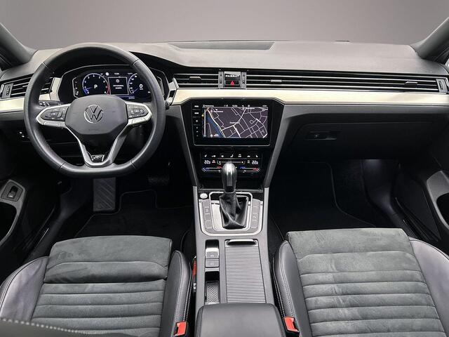 Volkswagen PASSAT Variant R-Line Business 1.5 TSI 150pk DSG Automaat Trekhaak, Achteruitrijcamera, LED matrix koplampen, Adaptive cruise control, Navigatie, Elektrische achterklep