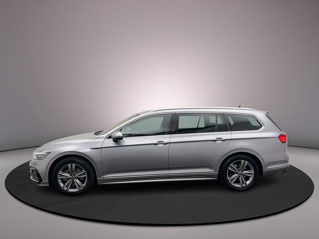 Volkswagen PASSAT Variant R-Line Business 1.5 TSI 150pk DSG Automaat Trekhaak, Achteruitrijcamera, LED matrix koplampen, Adaptive cruise control, Navigatie, Elektrische achterklep