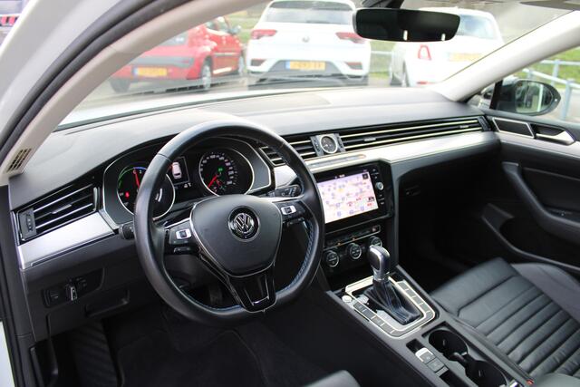Volkswagen PASSAT Variant 1.4 TSI GTE - Navi - Camera - Nappa Leer - ACC - LED - Trekhaak - Rijklaar