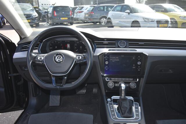 Volkswagen PASSAT Variant 1.5 TSI Highline Business R , TREKHAAK , CLIMATR , NAVI , LED KOPLAMPEN , PDC V+A ,