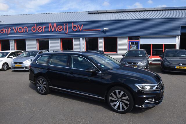 Volkswagen PASSAT Variant 1.5 TSI Highline Business R , TREKHAAK , CLIMATR , NAVI , LED KOPLAMPEN , PDC V+A ,