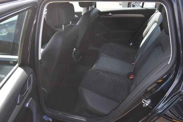 Volkswagen PASSAT Variant 1.5 TSI Highline Business R , TREKHAAK , CLIMATR , NAVI , LED KOPLAMPEN , PDC V+A ,