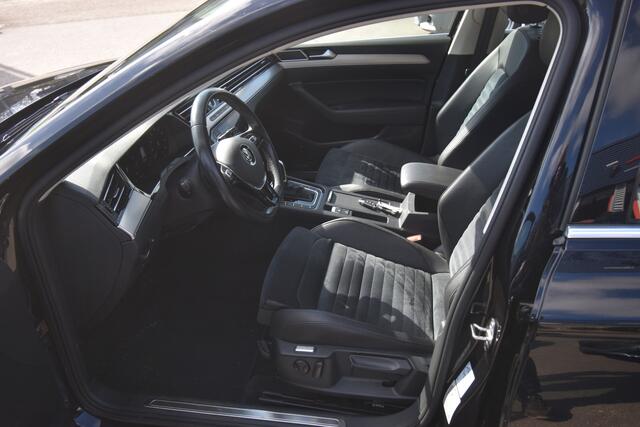 Volkswagen PASSAT Variant 1.5 TSI Highline Business R , TREKHAAK , CLIMATR , NAVI , LED KOPLAMPEN , PDC V+A ,