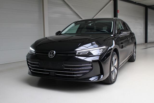 Volkswagen PASSAT Variant 1.5 eHybrid Business Plugin Navigatie | Trekhaak | Stoelverwarming | El. achterklep