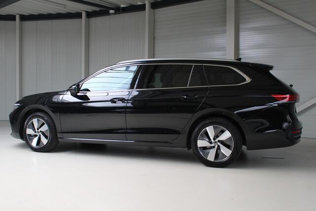 Volkswagen PASSAT Variant 1.5 eHybrid Business Plugin Navigatie | Trekhaak | Stoelverwarming | El. achterklep