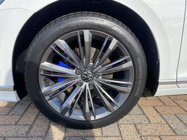Volkswagen PASSAT Variant 1.4 TSI PHEV GTE Business / Panoramisch schuif kanteldak / Keyless Access / Navigatie Discover Pro / Stoelen ErgoComfort / 18'' LMV / VW