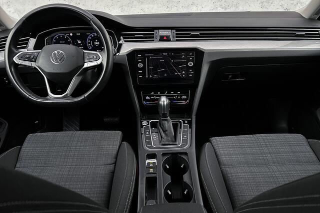 Volkswagen PASSAT Variant 1.5 TSI Business | ACC | LED | Climate control | Camera | Trekhaak | Apple carplay