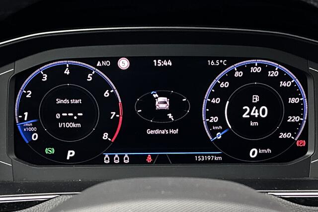 Volkswagen PASSAT Variant 1.5 TSI Business | ACC | LED | Climate control | Camera | Trekhaak | Apple carplay