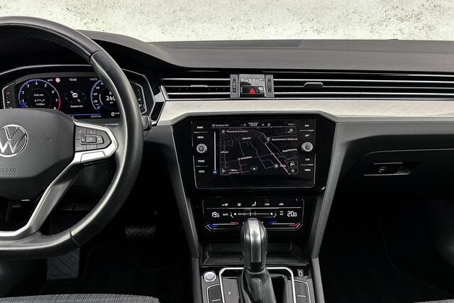 Volkswagen PASSAT Variant 1.5 TSI Business | ACC | LED | Climate control | Camera | Trekhaak | Apple carplay