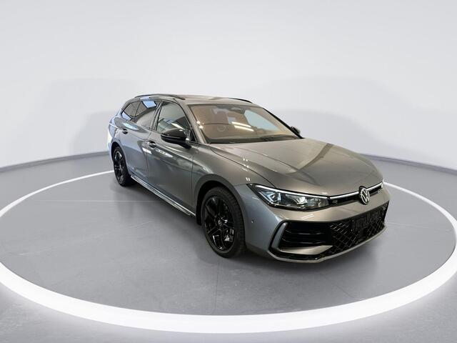Volkswagen PASSAT Variant 1.5 eTsi 272pk DSG R-Line Edition · Keyless · 360 Camera · Elek. Trekhaak · Elek.Achterklep · Apple/Android Car Play · 18'' Inch · Garantie t/m Augustus 2026