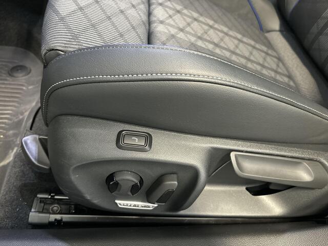 Volkswagen PASSAT Variant 1.5 eTsi 272pk DSG R-Line Edition · Keyless · 360 Camera · Elek. Trekhaak · Elek.Achterklep · Apple/Android Car Play · 18'' Inch · Garantie t/m Augustus 2026