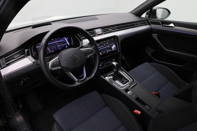 Volkswagen PASSAT Variant 1.4 TSI 218 pk DSG GTE Business | Panoramadak | Trekhaak | Navigatie Discover Pro | Rondomzicht camera | IQ Light | Head-up display
