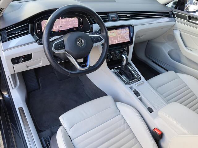 Volkswagen PASSAT Variant GTE 1.4 TSI PHEV Panodak | Vol Leer | 360°Camera | Virtual | Keyless | Memory | IQ Light