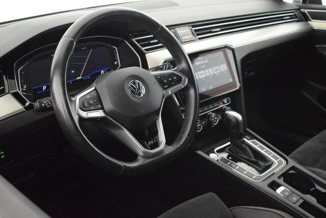 Volkswagen PASSAT Variant 1.5 TSI 150pk DSG R-Line Elegance Keyless Camera Virtual Cockpit Led Panoramadak Navigatie