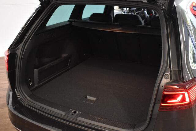 Volkswagen PASSAT Variant GTE 218PK DSG HYBRID BUSINESS SPORT 360° CAMERA/TREKHAAK/MATRIX