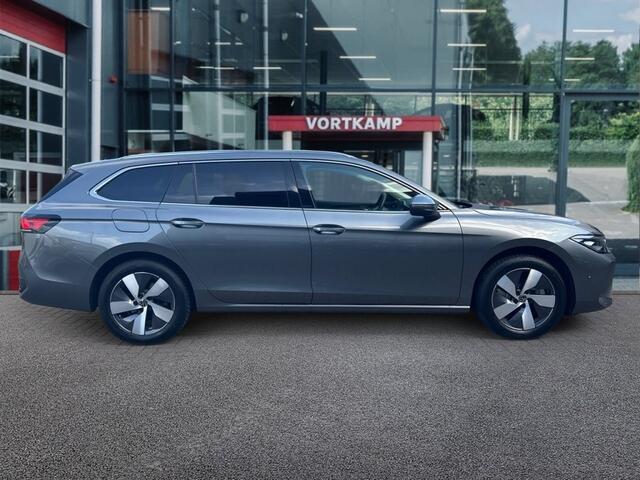 Volkswagen PASSAT 1.5 TSI E-HYBRID BUSINESS TREKHAAK/CAMERA/NAVI/CARPLAY/ACC/STOEL