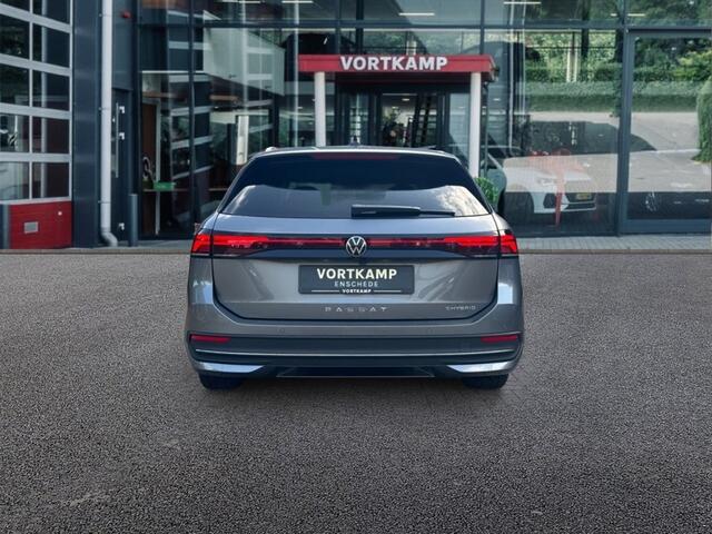 Volkswagen PASSAT 1.5 TSI E-HYBRID BUSINESS TREKHAAK/CAMERA/NAVI/CARPLAY/ACC/STOEL