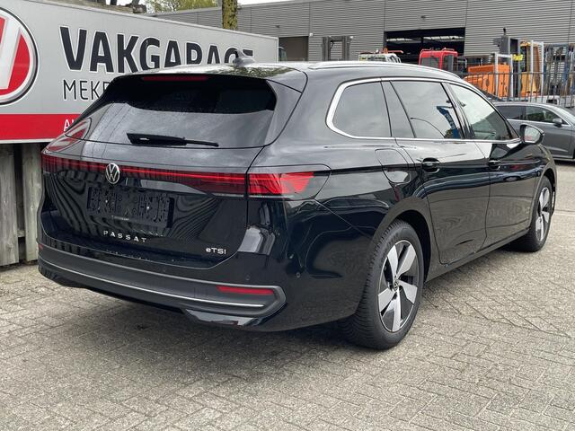 Volkswagen PASSAT Variant 1.5 eTSI Elegance Business 17"/Trekhaak/360 camera/Adaptieve cruise/Dodehoek/Stoel + stuurverwarming/Sfeerverlichting/Apple Carplay & Android Auto